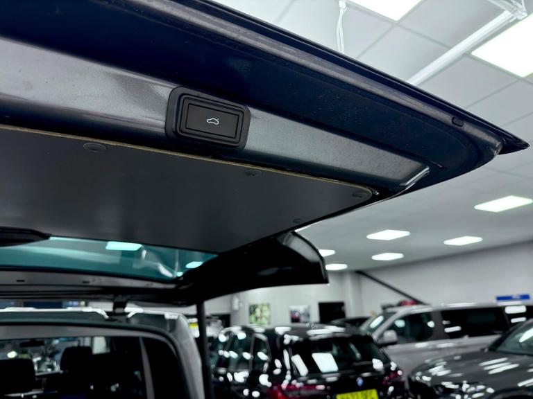 2022 Volkswagen Transporter 2.0 BiTDI T32 Highline Kombi DSG FWD SWB Euro 6 (s/s) 5dr WINDOW VAN ...