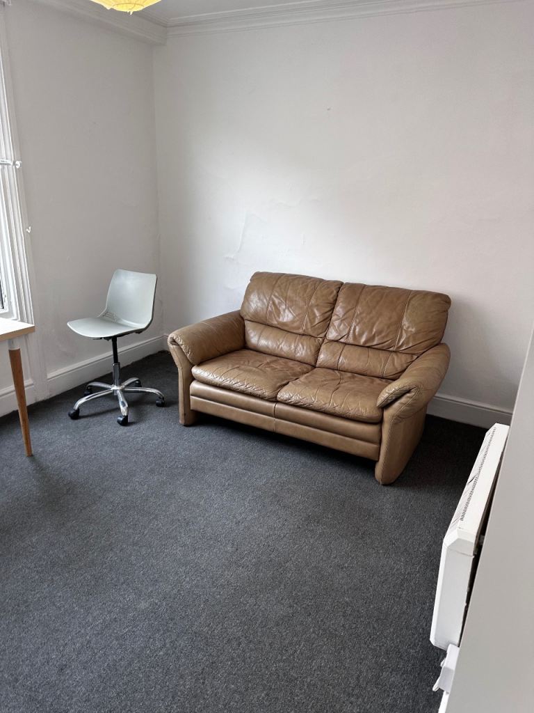Flat to let
