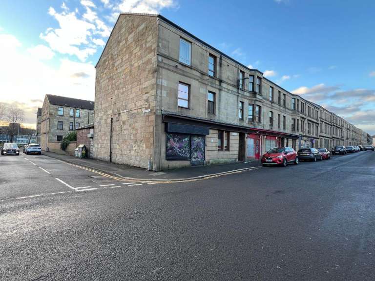 Large ground floor retail unit situated in prime central Paisley location 