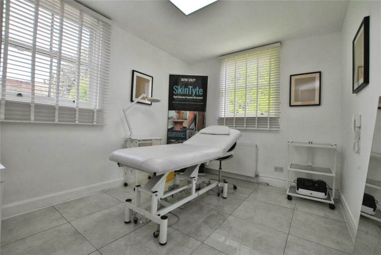 Newly renovated therapy room to rent.