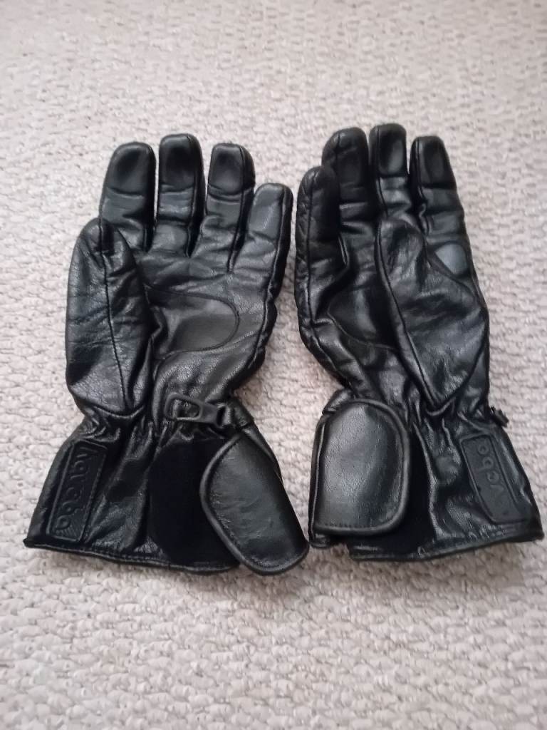 Leather motorcycle gloves