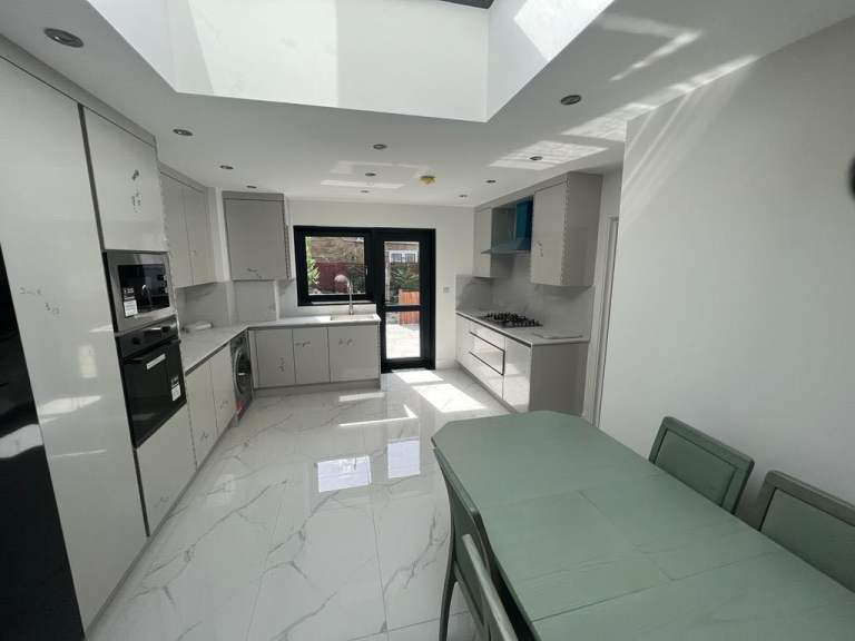 Double Room with all inclusive bills for Muslim couple or bachelors.