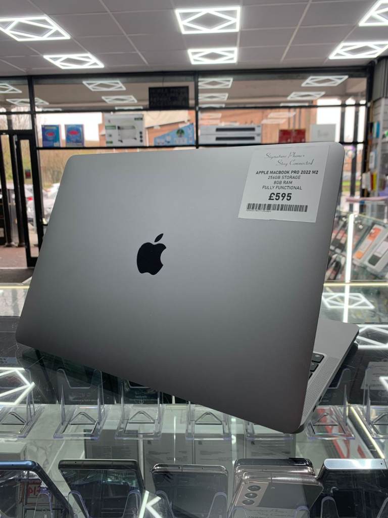 Apple MacBook Pro 2022 m2 - Silver, excellen tCondition