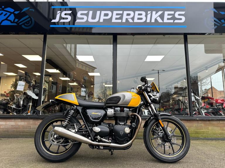 TRIUMPH STREET CUP 2017 - 11411 MILES - GREAT SPEC - VERY CLEAN EXAMPLE