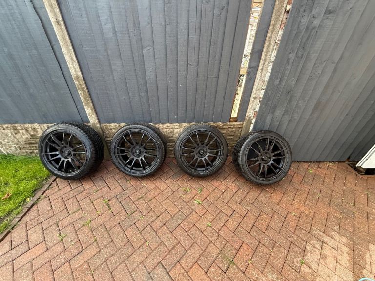 Calibre Suzuka Gloss Black 18”