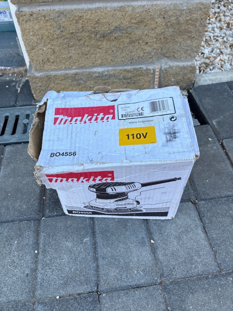 Mikita 110v palm sander