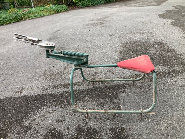 Clay pigeon trap