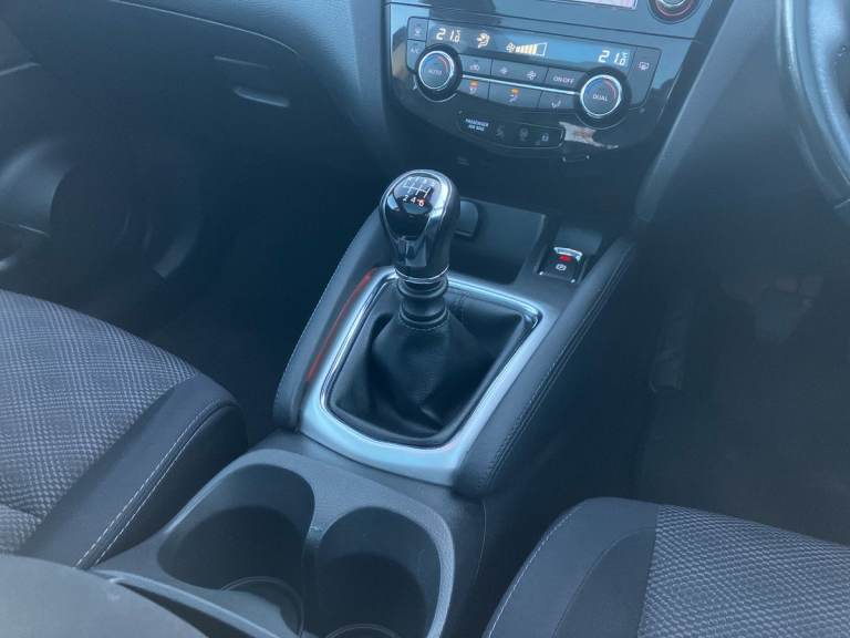 2017 Nissan Qashqai 1.5 dCi N-Connecta 5dr SUV DIESEL Manual