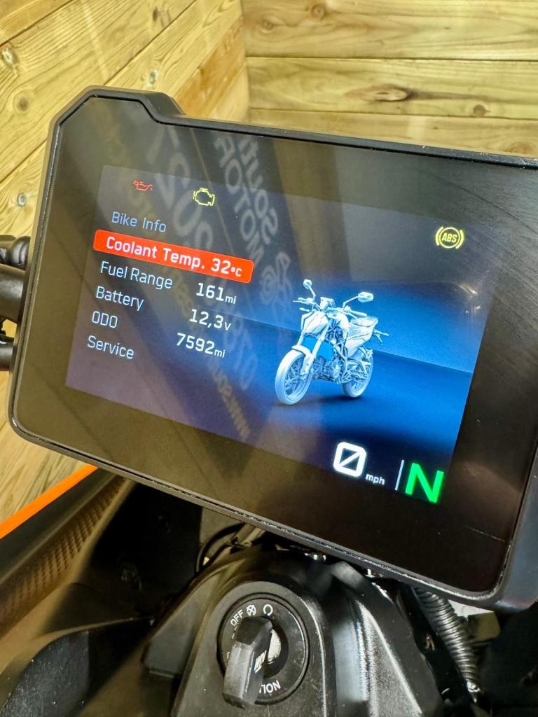KTM Duke 125 / April 2025 model / covered 7.5k miles