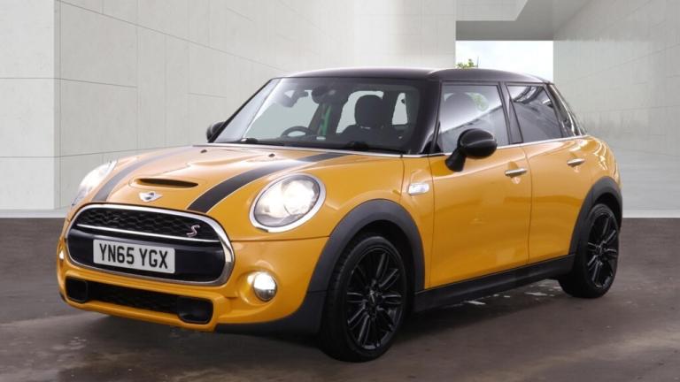 MINI HATCH 2.0 5-Door Hatch Cooper S 2015