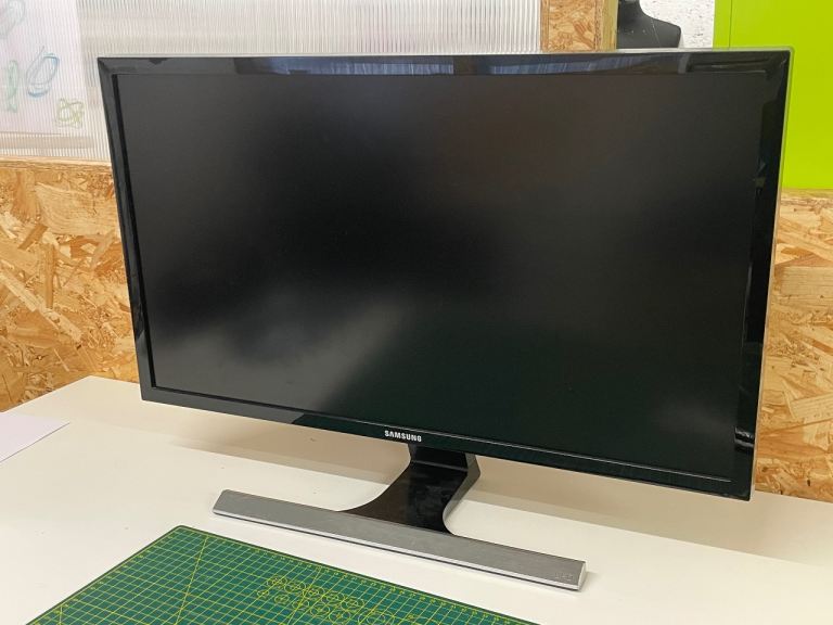 Samsung 28" 4K Ultra HD Monitor (U28E590D) – Excellent Condition