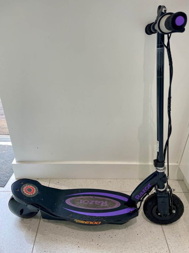 Razor Kids PowerCore E100 Electric Scooter in Black / Purple