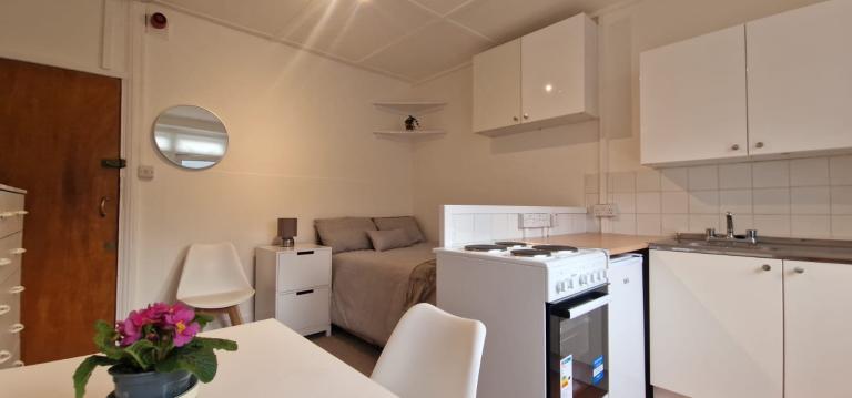 Double bedroom £245/ week . Short walk to Bayswater, Queensway & Paddington stations