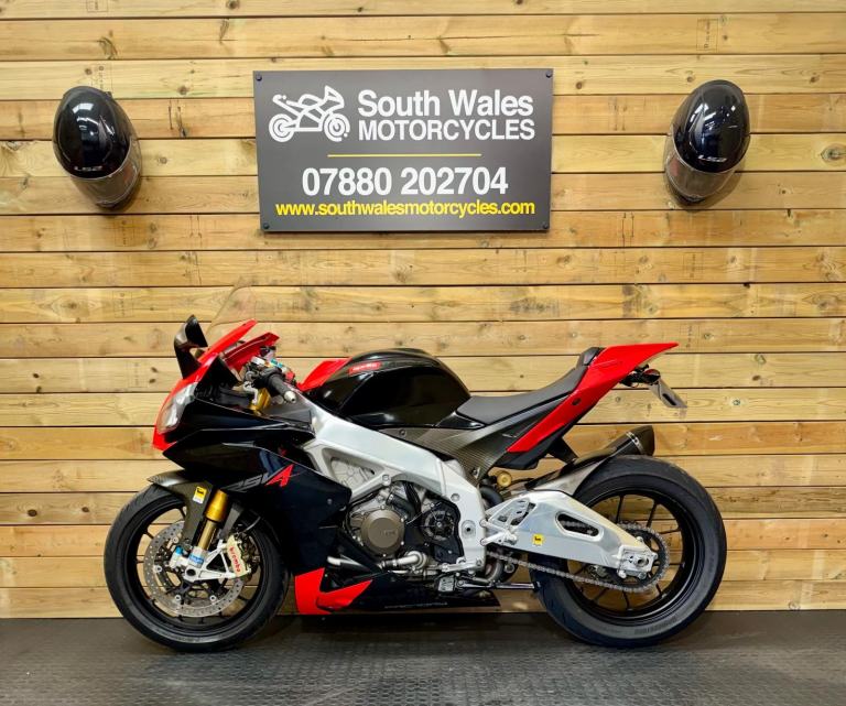 Aprilia RSV4 Factory : 2010 model : just 6988 miles 
