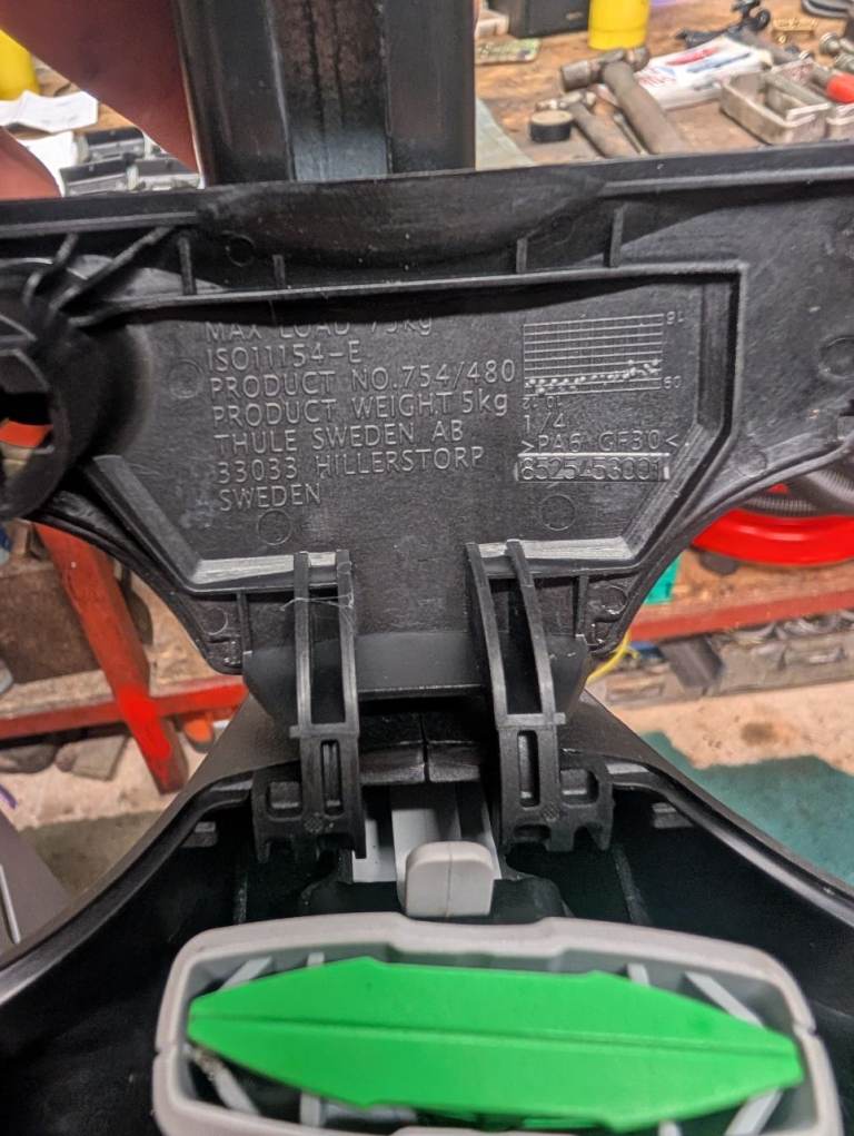 Thule Roof Bar Kit 1589 Volkswagen Polo Mk. IV