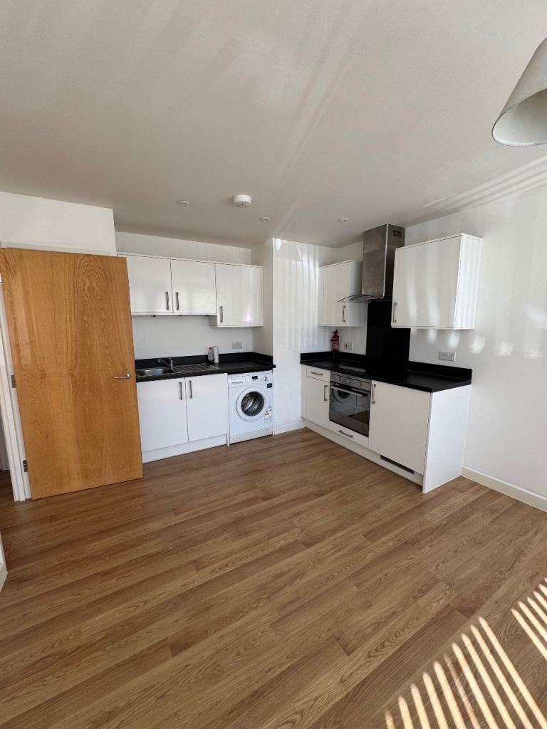 Modern 1-Bedroom Apartment with Allocated Parking – Wella House, Basingstoke