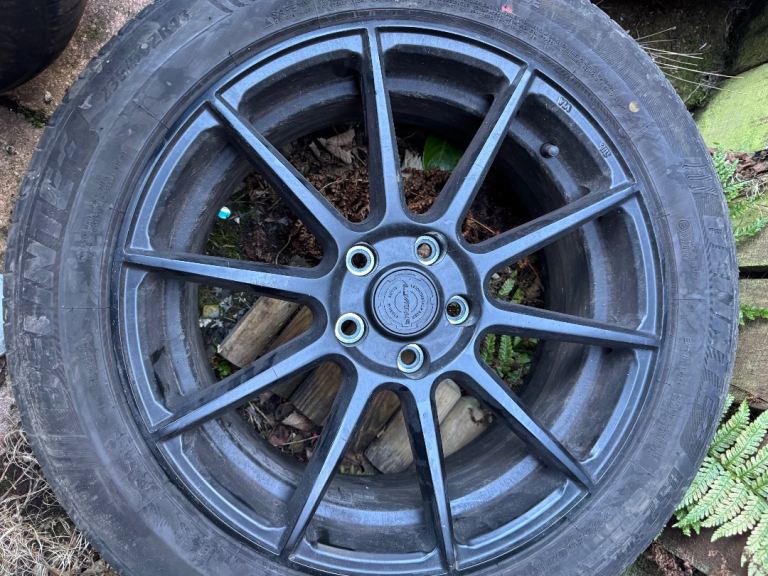 Vivaro alloy wheels x4 18 inch with mint tyres 