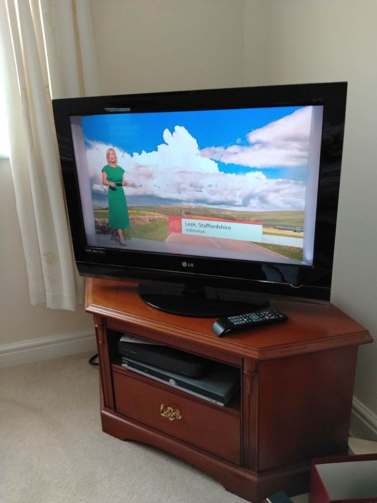 32" LG TV
