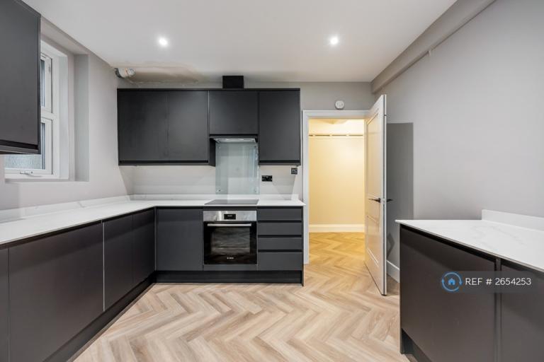 4 bedroom flat in Richmond Chambers, Bournemouth, BH2 (4 bed) (#2654253)