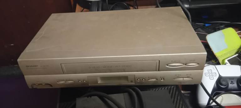 Vintage Video Recorder/Player – Fair Condition, Gold Finish