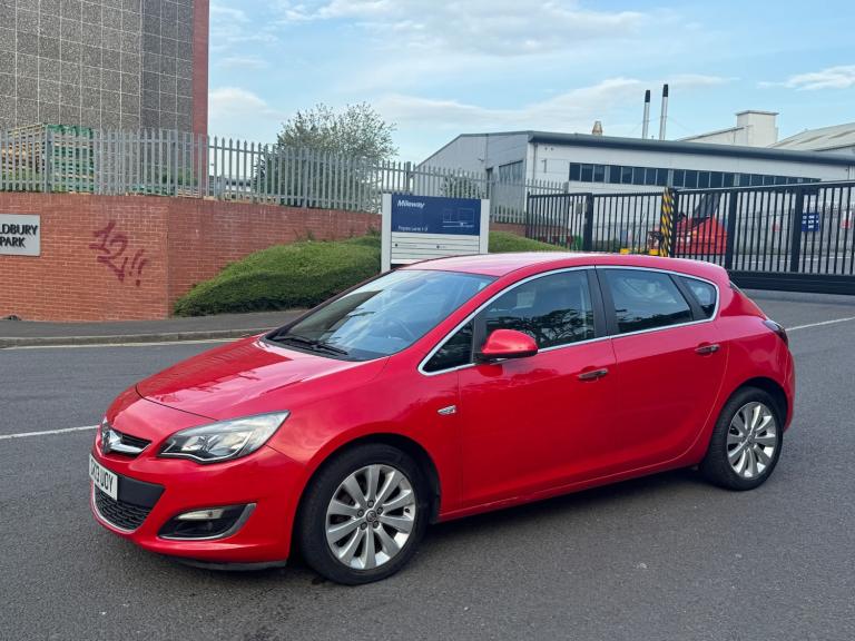 2013 Vauxhall Astra 1.6i 16V SE 5dr HATCHBACK Petrol Manual
