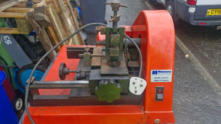 MANCUNA KEY CUTTING MACHINE MODEL 855GT