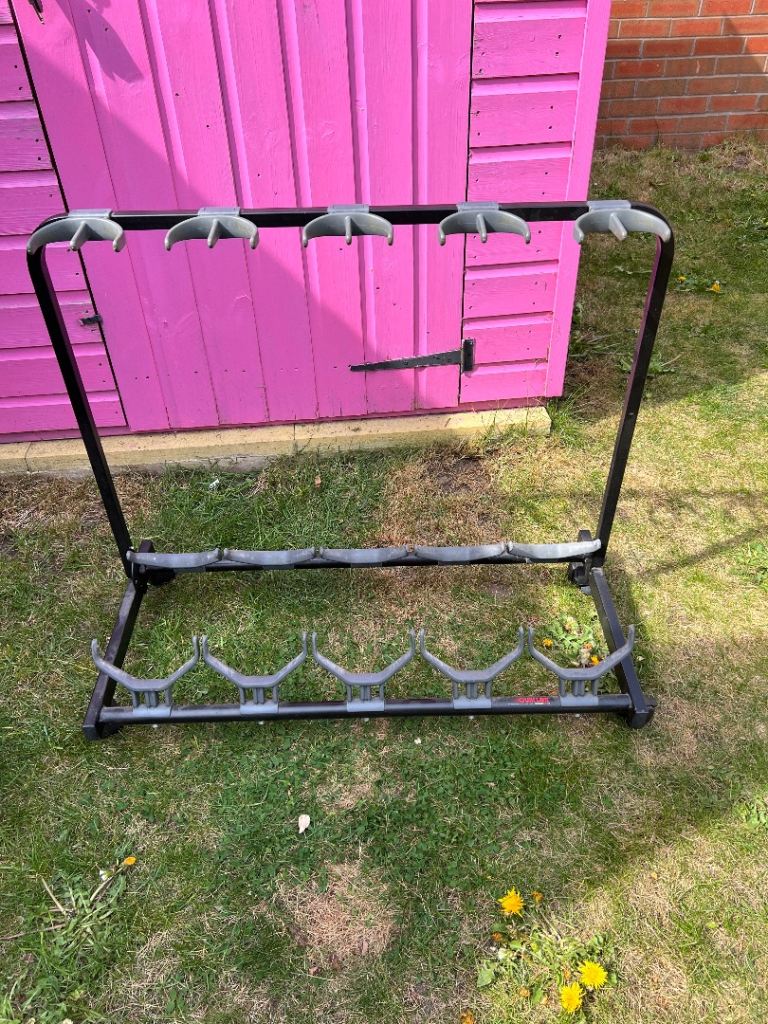 PRICE DROPPED Quiklok Guitar rack / stand for 5 guitars. 