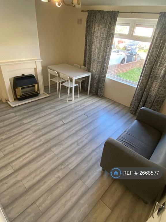 1 bedroom flat in Stanley Avenue, Barking, IG11 (1 bed) (#2668577)