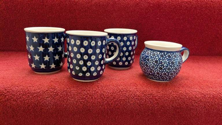 Blue and white pottery mugs 