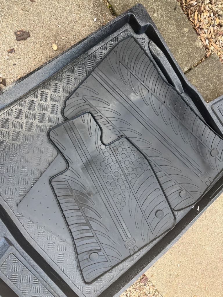 BMW G21 touring rubber mats & boot liner