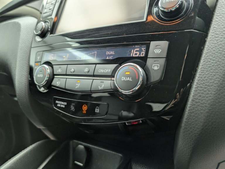 2017 Nissan Qashqai 1.5 dCi Tekna SUV 5dr Diesel Manual 2WD Euro 6 (s/s) (110 ps) - PRIVACY GLA H...