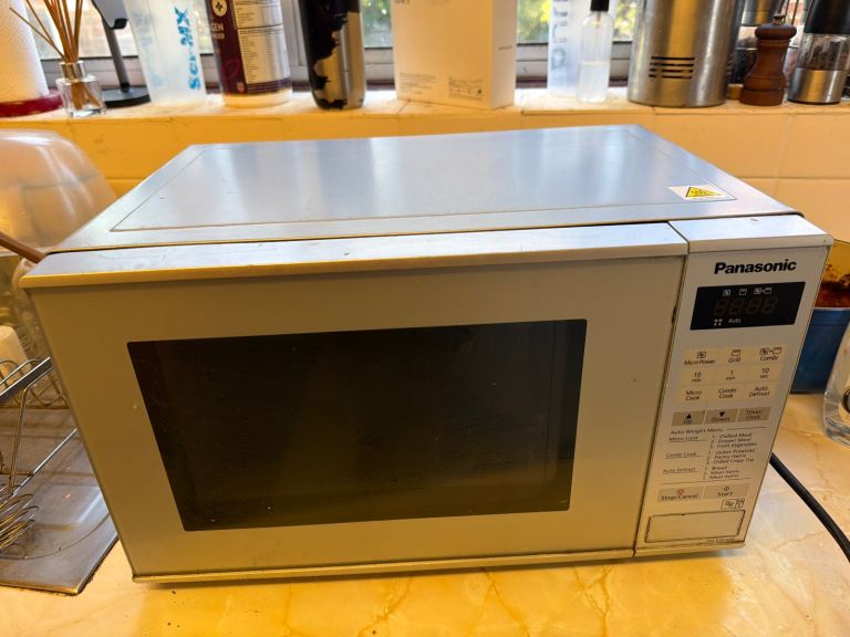 Used Panasonic microwave in working order. Model: NN-K181MM