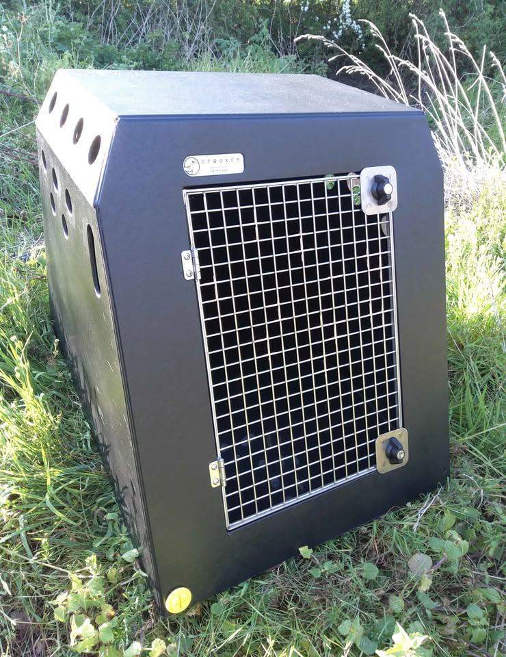 DT Boxes - Transport single dog box ( Volvo XC40 ) Lockable & Lightweight 