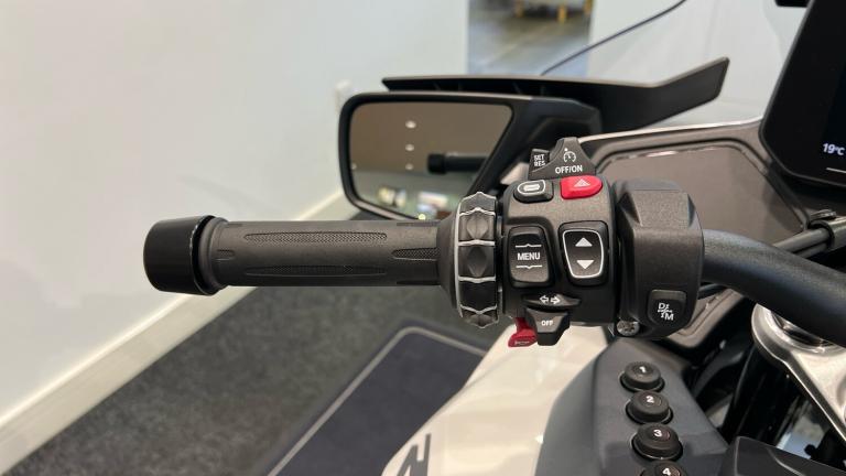 2025 BMW R1300 BMW R1300 RT LE ASA (25MY) TOURER Petrol Manual