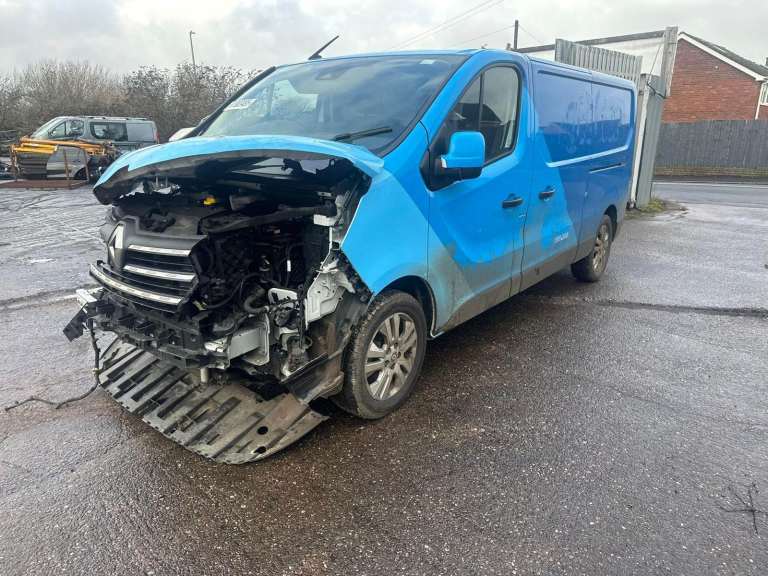 RENAULT TRAFFIC 2024 2.0 DIESEL BREAKING FOR PARTS