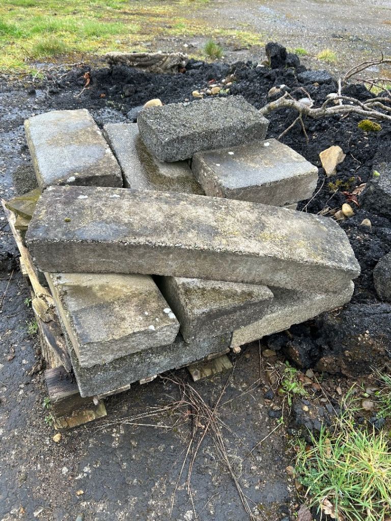 Concrete kerb stones 