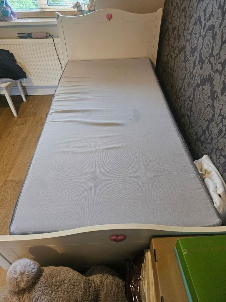 Single bed with Mattress 