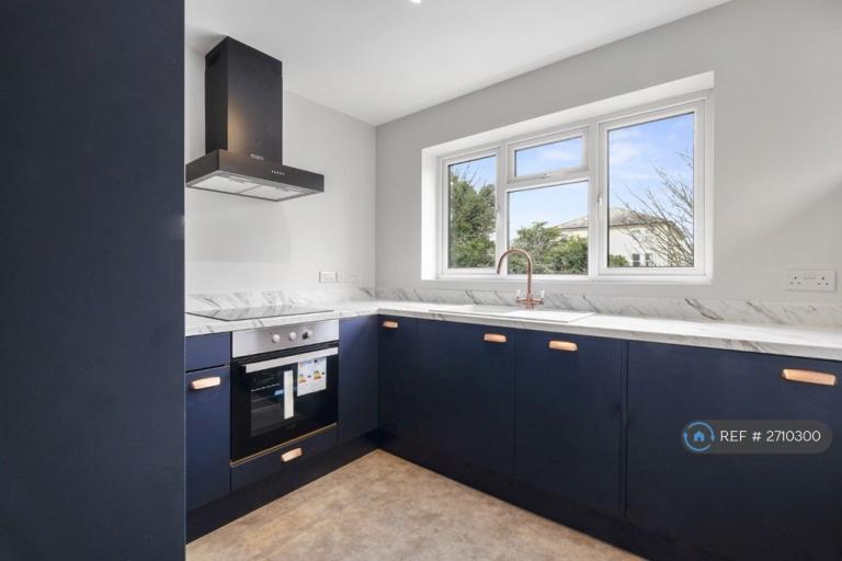 2 bedroom flat in Fir Court, Worthing, BN11 (2 bed) (#2710300)