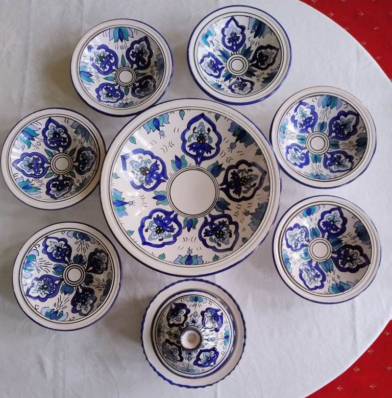 Pasta/salad serving set with 8 bowls + 1 with lid