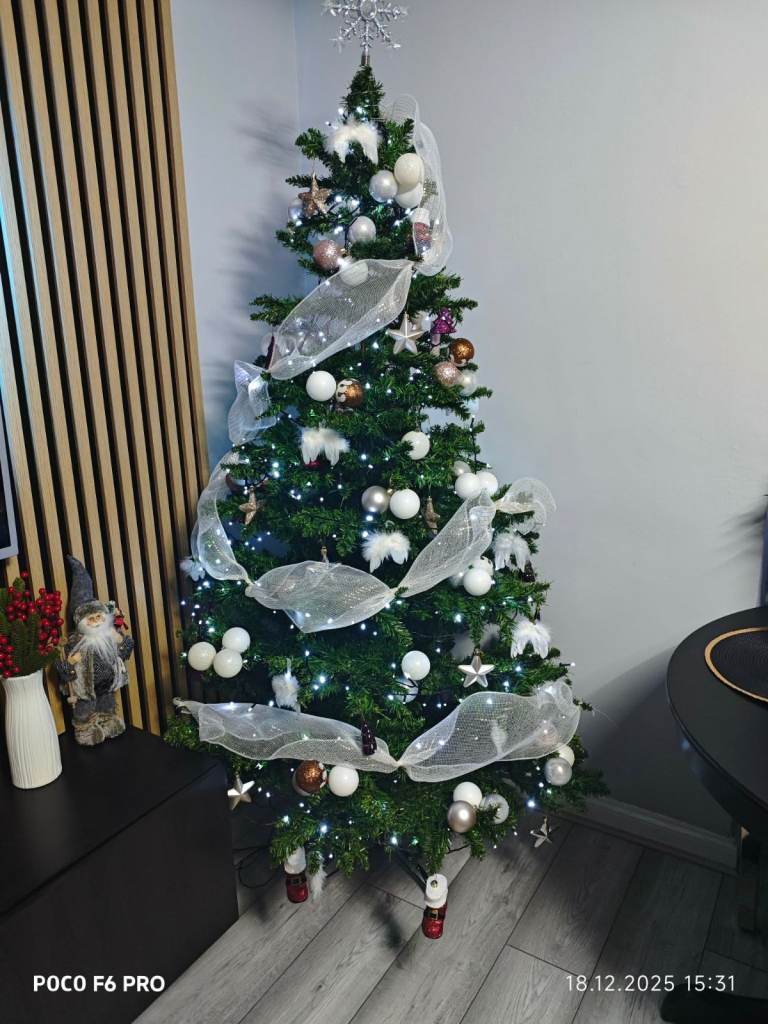 Christmas Tree with Decorations – Good Condition