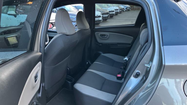 2017 Toyota Yaris 1.33 VVT-i Design 5dr Petrol Hatchback Hatchback Petrol Manual