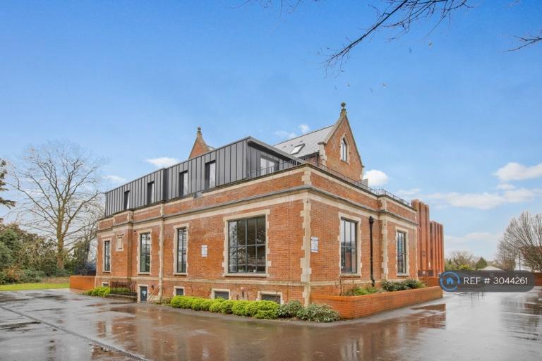 2 bedroom flat in Elvian House, Slough, SL1 (2 bed) (#3044261)