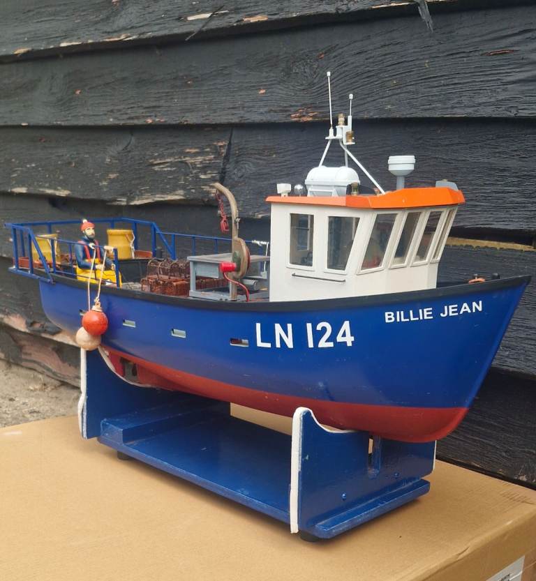 RC Radio Controlled 2.4G Fishing boat Trawler 