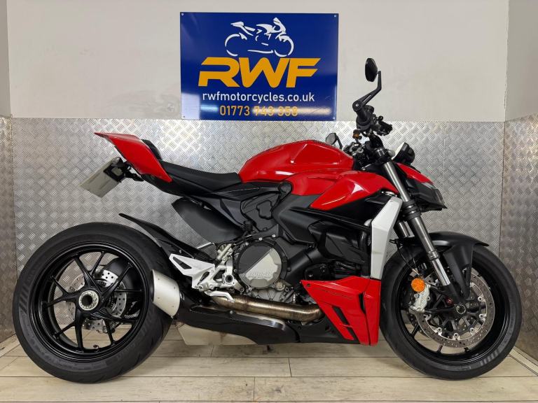 DUCATI STREETFIGHTER V2, 955, 2022, ONLY 6,539 MILES, SUPERB COND