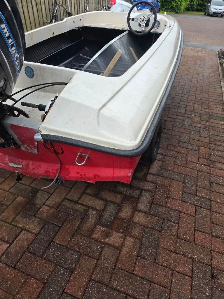 Speed boat 