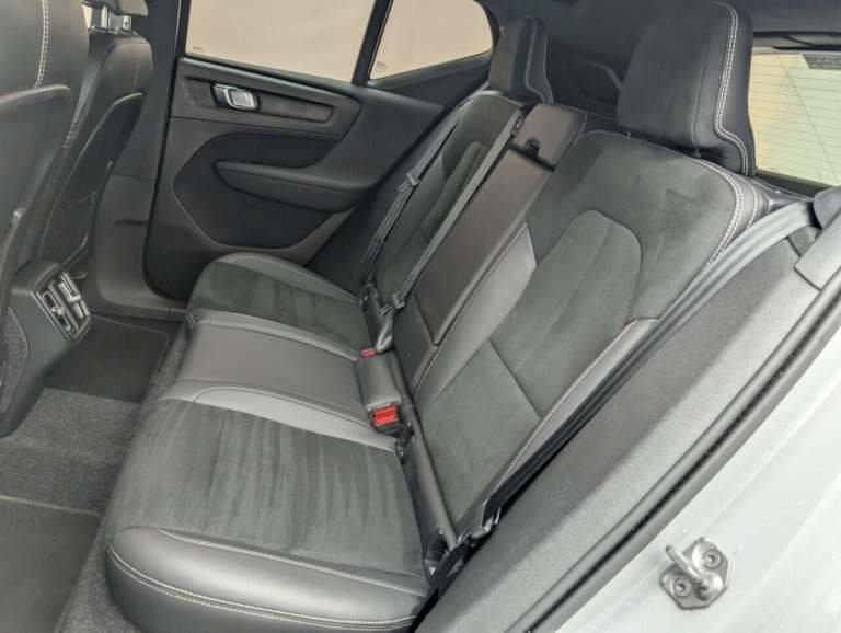 2021 Volvo XC40 1.5 T3 R-Design SUV 5dr Petrol Manual Euro 6 (s/s) (163 ps) BLUETOOTH+NAVIG ESTAT...