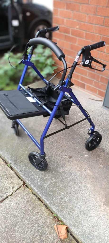  Drive R8 Rollator
