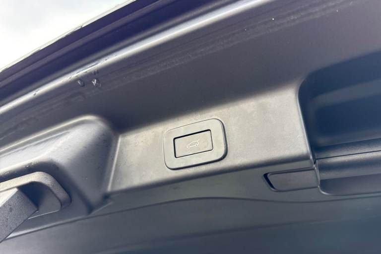 2023 Jaguar F-Pace 2.0 D200 MHEV R-Dynamic Black Auto AWD Euro 6 (s/s) 5dr SUV DIESEL Automatic