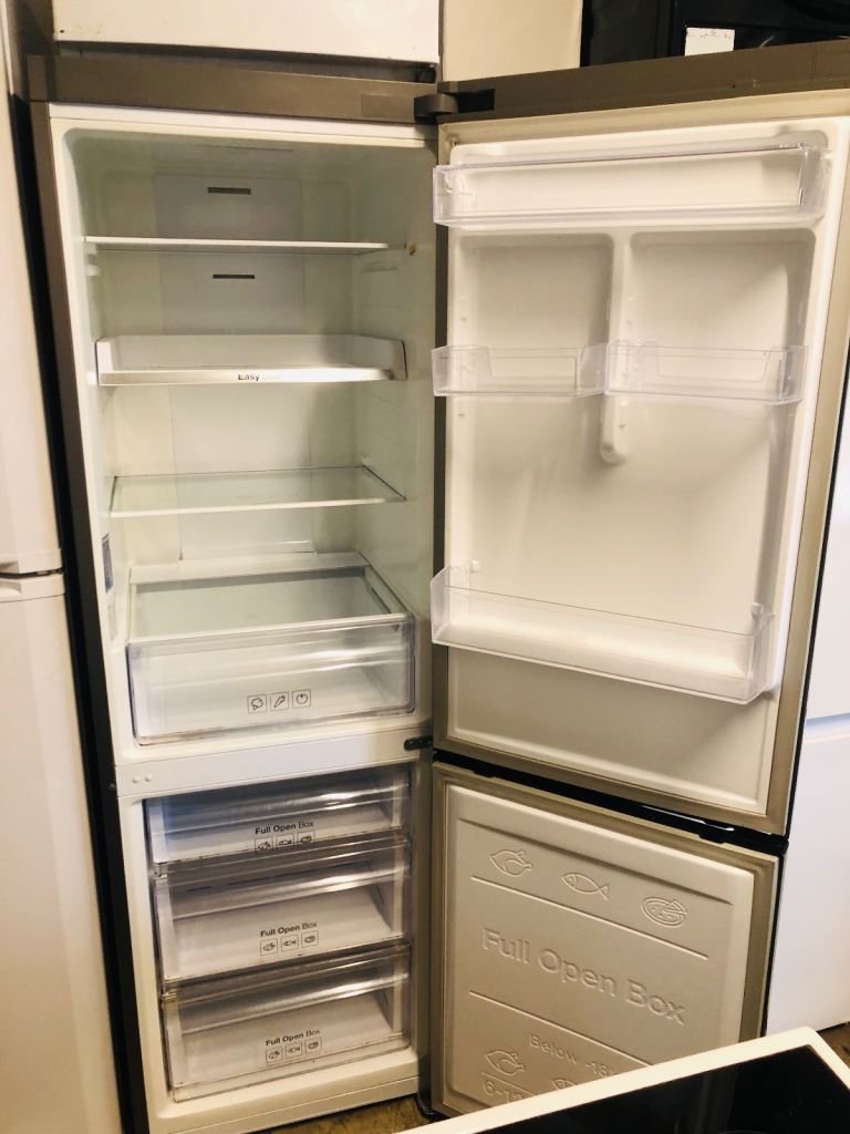 🚚 Samsung  frost free fridge freezer can deliver £150