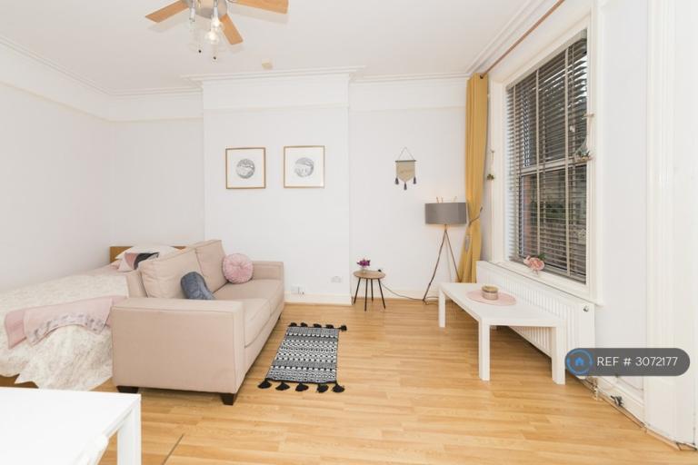Studio flat in Reading, Reading, RG1 (#3072177)